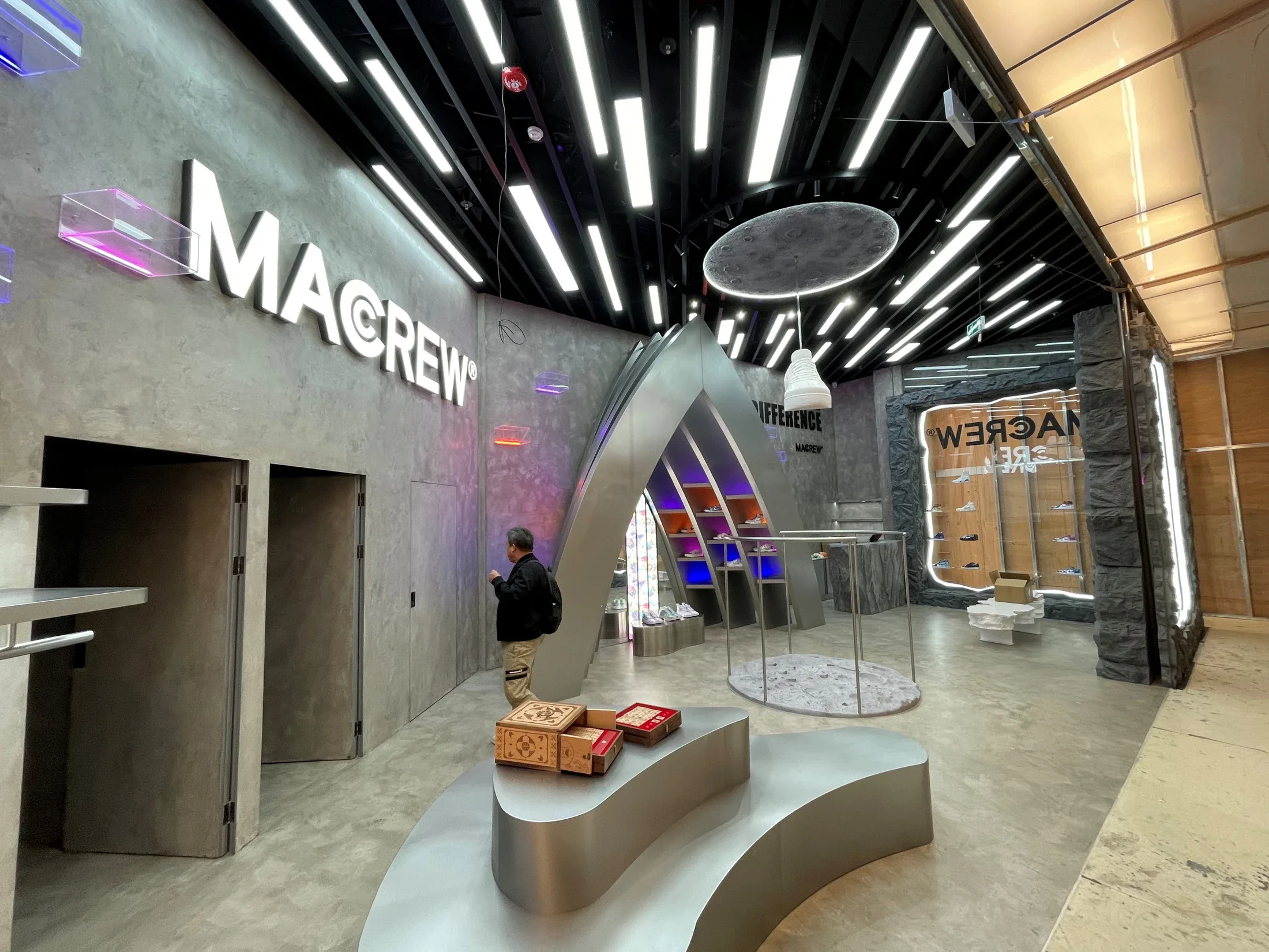 Maccrew — Grand Lisboa, Macau